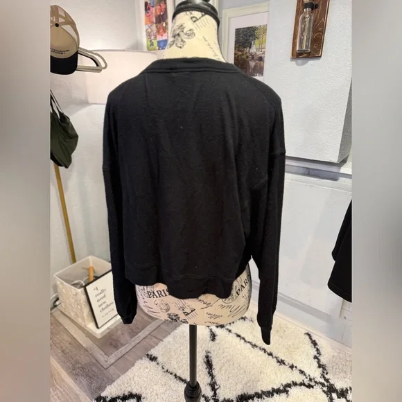 Alo Yoga Alolux Soho Cropped Henley – Black – Size Small - Picture 5 of 7